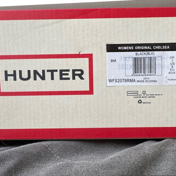 HUNTER Original Chelsea Rain Boots - Picture 12 of 13